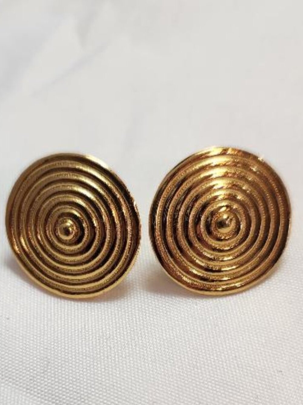 Vintage Gold-Tone Clip-on Earrings - Picture 1 of 3